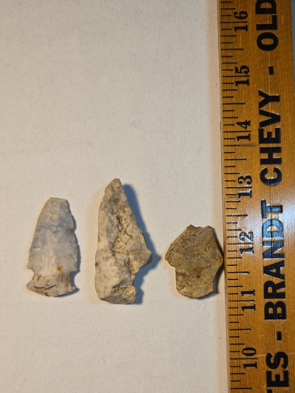 Set of 3 Small Arrowheads in White and Tan